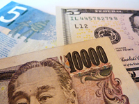 ユーロ安、ドル安の影響で円高が続く