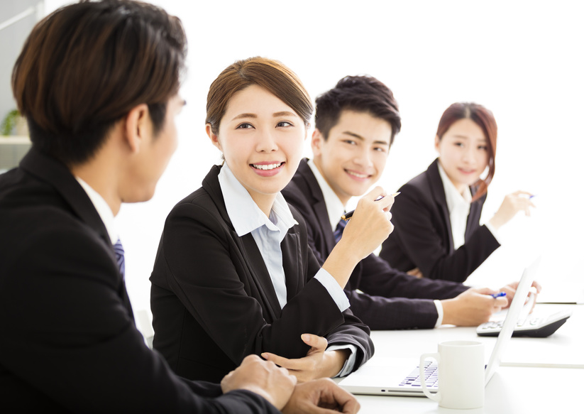 職場の人間関係を良好に！ 上手に人を「ほめる」8つのコツ | リクナビ