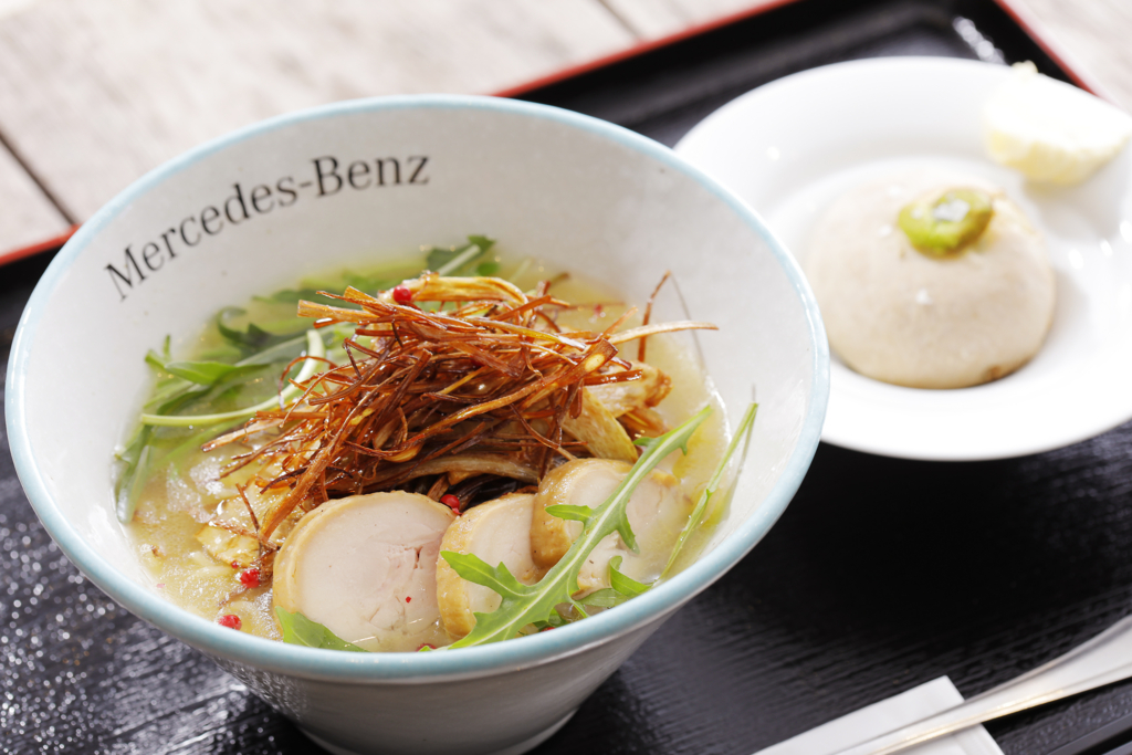 メルセデス・ベンツはなぜ「ラーメン」を販売したのか？――「元気な外資