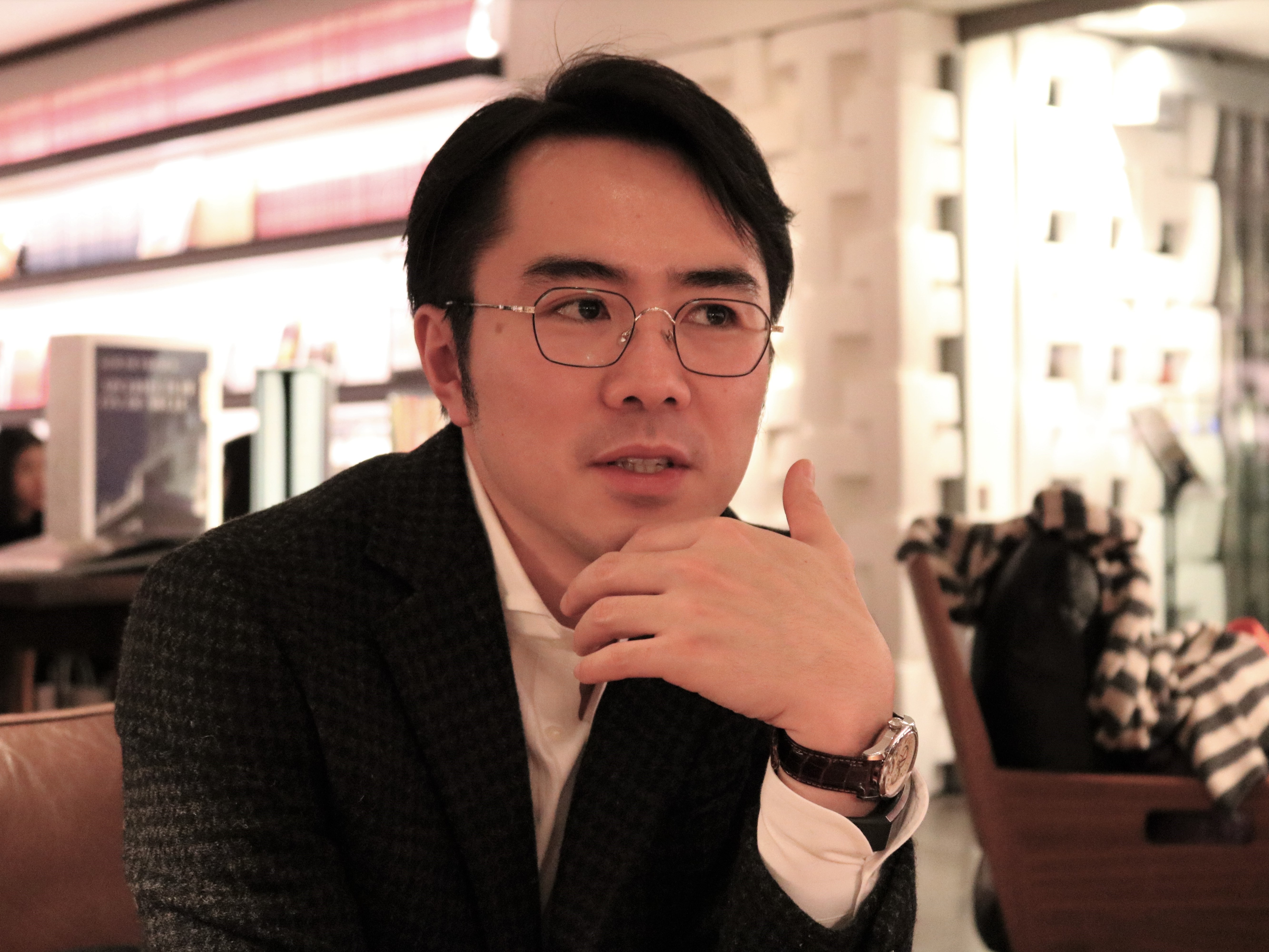 「対話」をしないから“生産性”が上がらず、忙しいのだと思います――『ナラティブ・アプローチ』研究者の宇田川元一氏に聞く“生産的コミュニケーション”