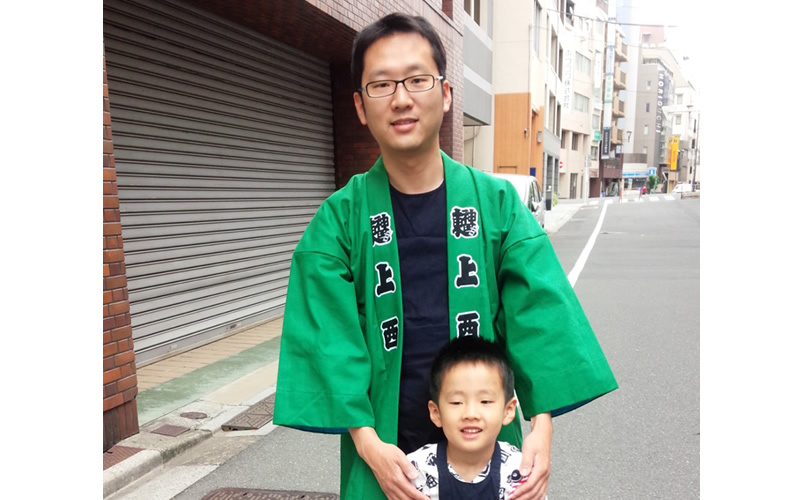 お祭り好きな上西氏の様子