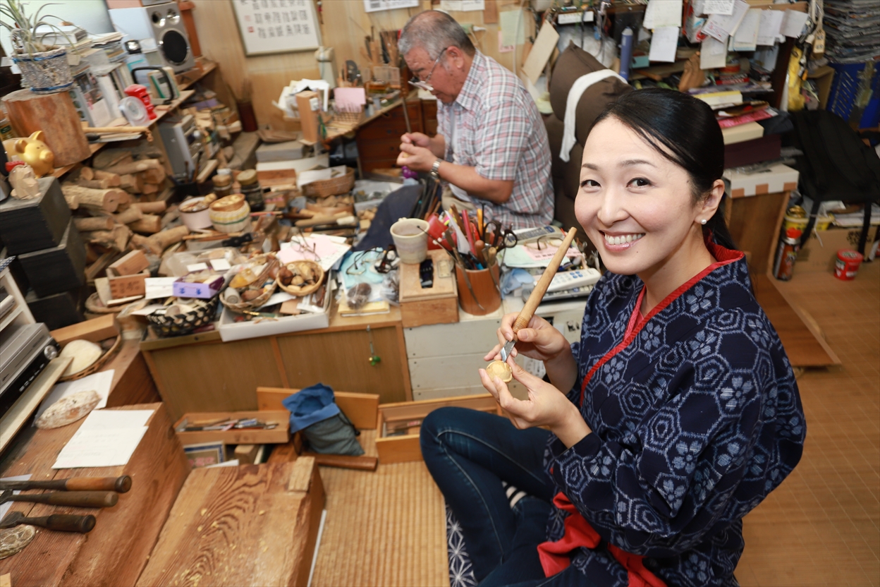 過去、現在、未来と「大きな歴史のうねり」の一部を担えることが誇り――NHKの女子アナから伝統工芸の職人に。根付職人・梶浦明日香の仕事論（２）