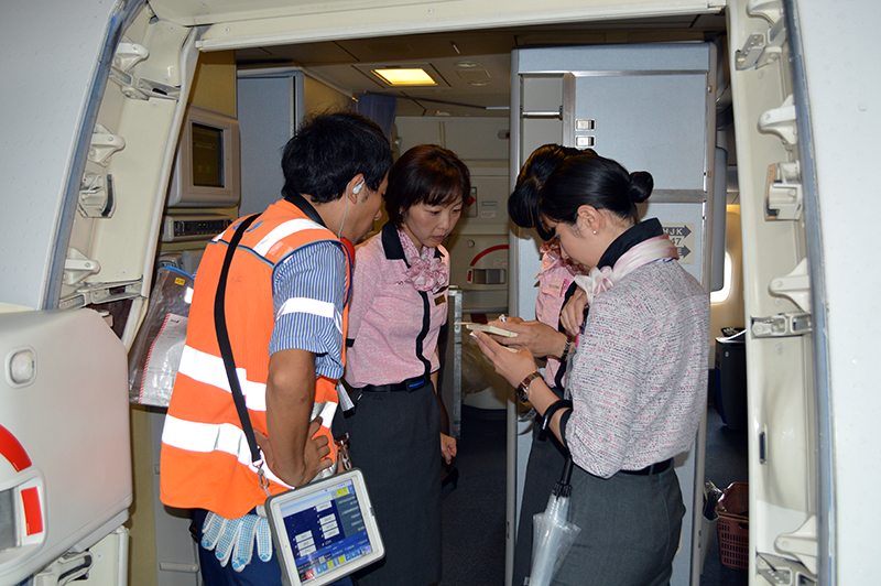 航空機の発着を支援する フライトインチャージという仕事 Anaエアポートサービスに学ぶ現場力 リクナビnextジャーナル