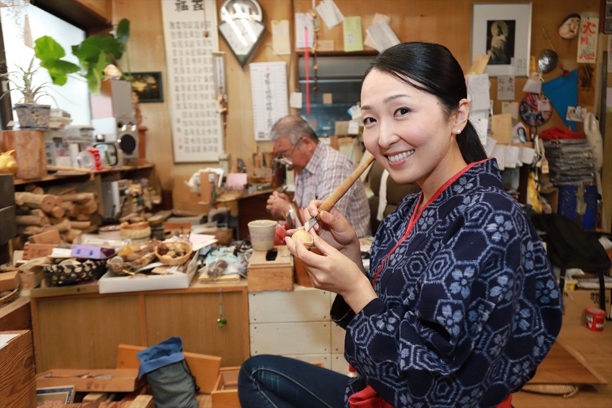 自分のキャリアなどに“迷い”のある人にこそ、「伝統工芸」に触れてほしい――NHKの女子アナから伝統工芸の職人に。根付職人・梶浦明日香の仕事論（４）