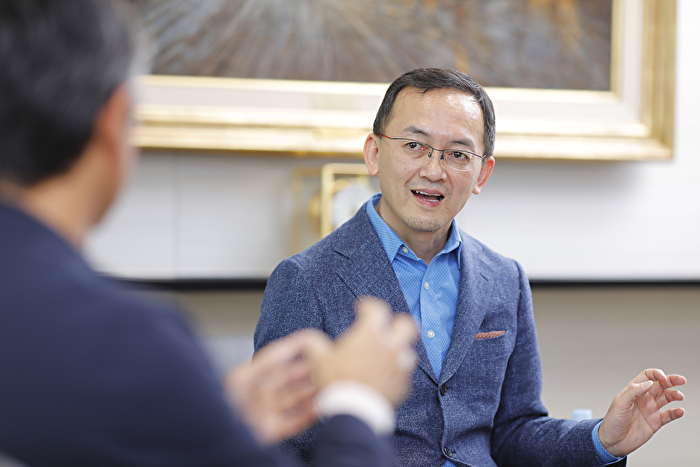藤井編集長インタビューカット
