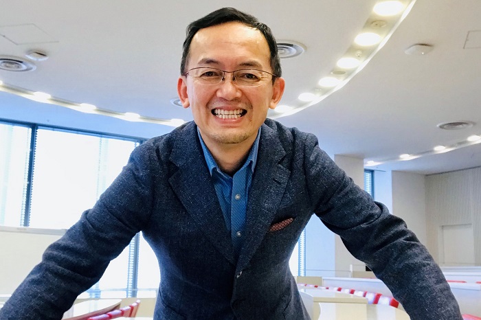 笑顔の藤井編集長