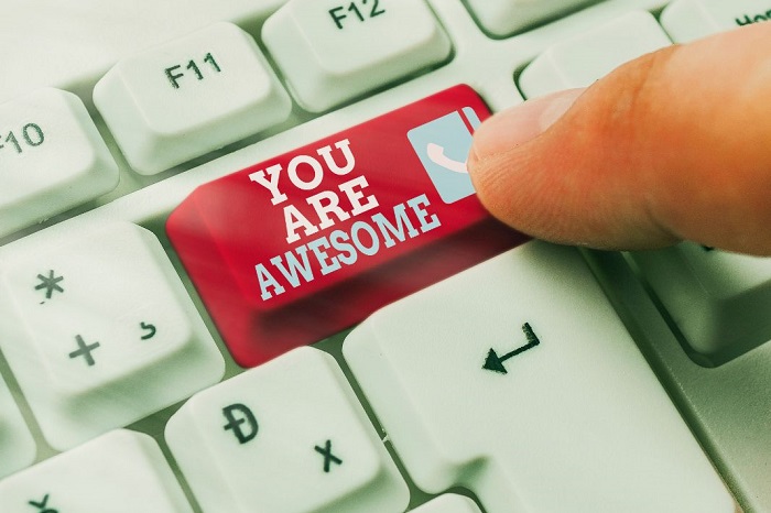 YOU ARE AWESOMEと書かれたKEY