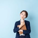 会話について悩んでいるビジネスパーソン