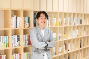 大賀 康史氏
