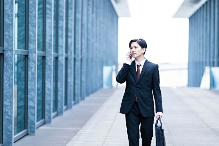 取柄がないと悩むビジネスパーソンのイメージカット