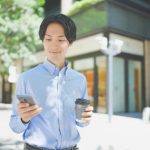 休憩中のビジネスパーソンのイメージ画像